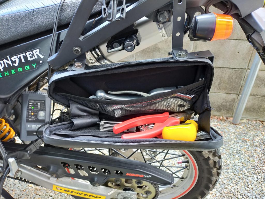 セロー250 汎用サイドバッグ（ツールボックス） 取付 - PUSH!PUSH!PUSH