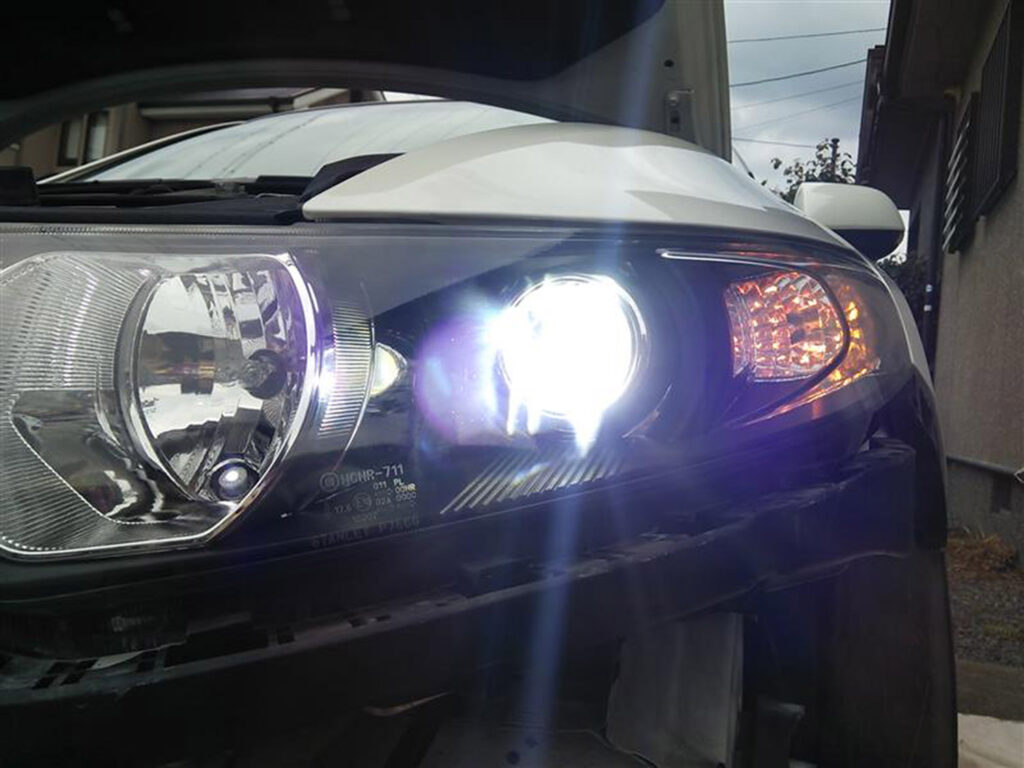 アコードツアラー PIAA D2S 6000K HIDバルブ交換 - PUSH!PUSH